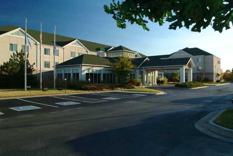 Hilton Garden Inn Tulsa Airport Exterior foto